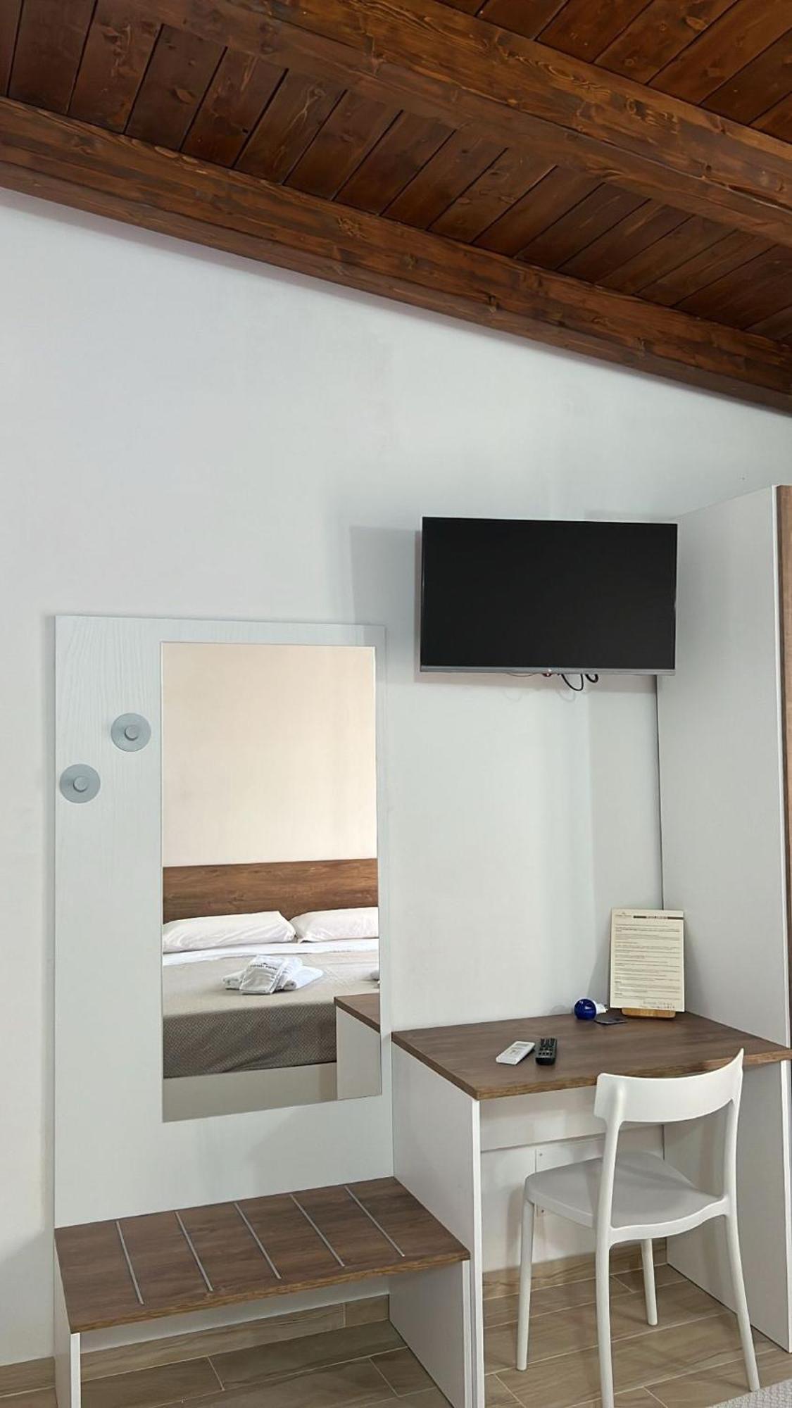B&B Vittorio Emanuele Ciro Marina Exterior photo