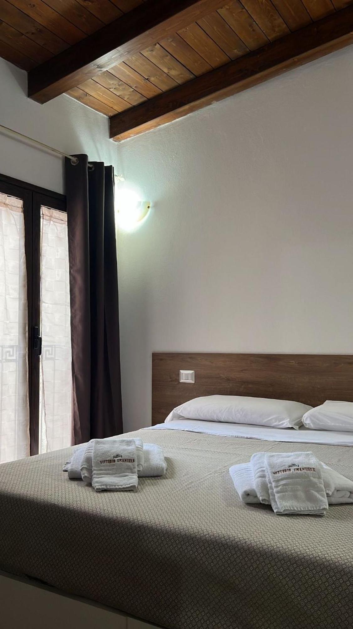 B&B Vittorio Emanuele Ciro Marina Exterior photo
