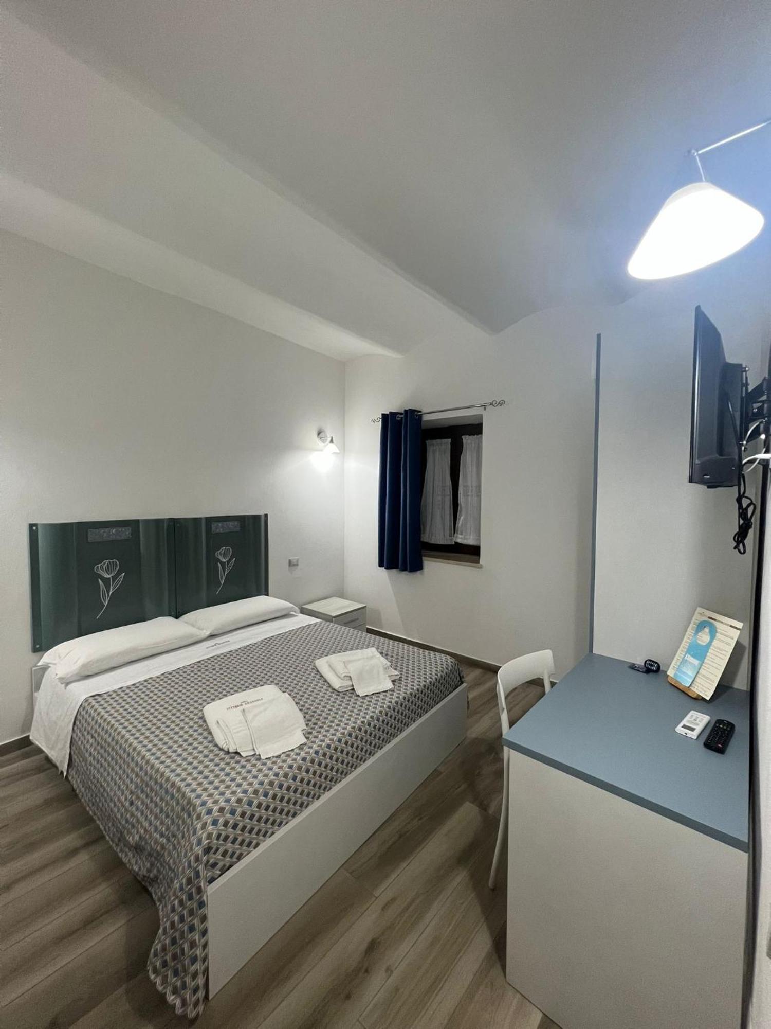 B&B Vittorio Emanuele Ciro Marina Exterior photo
